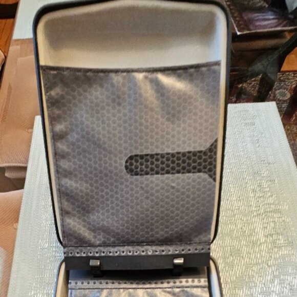 Portable CD Storage Case Stainless Steel - Picture 4 of 6